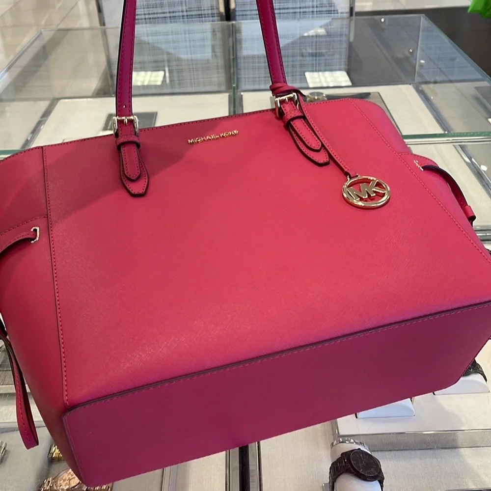 Michael Kors Gilly Large Drawstring Travel Leather Top Zip Tote
Carmine Pink
NWT - Picture 4 of 16